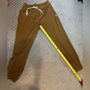 Vuori performance jogger. Xs. Mustard.
